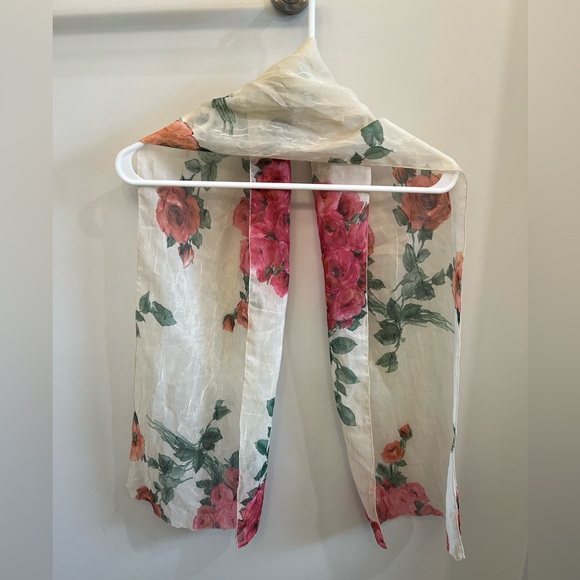 Urban Outfitters Pretty Cream and Pink Roses Floral Lightweight Fashion Scarf - Picture 2 of 4